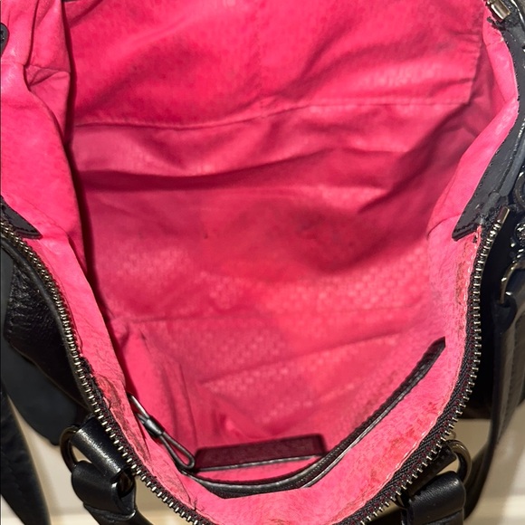 Tous Elegant Black Leather Handbag - Picture 11 of 13